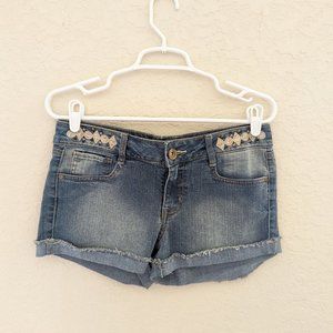 L.E.I LEI Vintage Low Rise Light Wash Cut Off Embroidered Shorts Size 9 Y2K